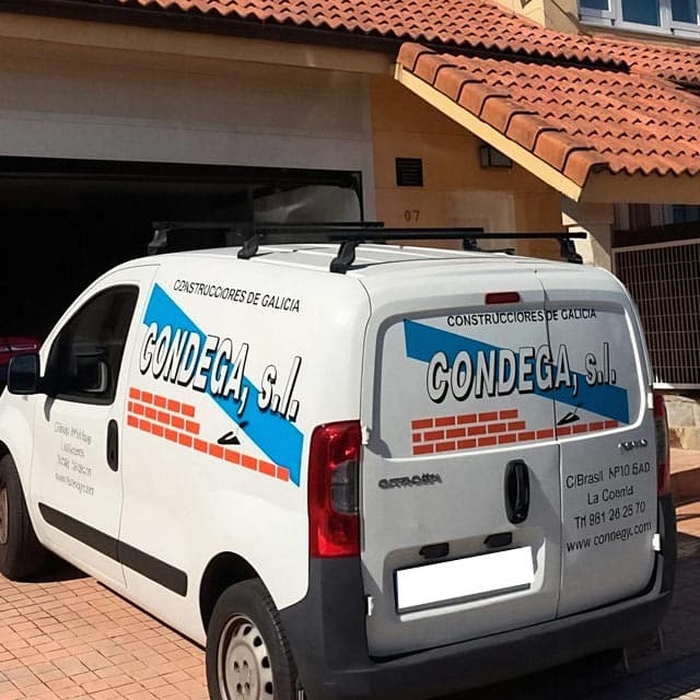 Furgoneta de Condega en una vivienda de A Coruña