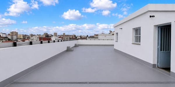 Azotea de vivienda impermeabilizada y solada por Condega en A Coruña