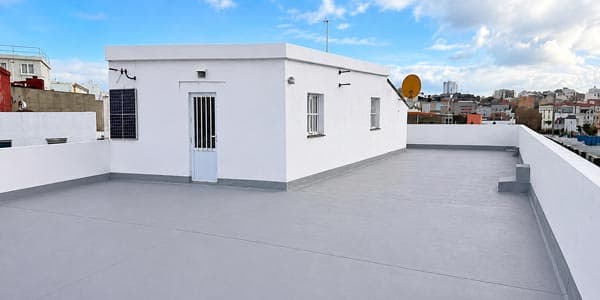 Azotea de vivienda impermeabilizada y solada por Condega en A Coruña