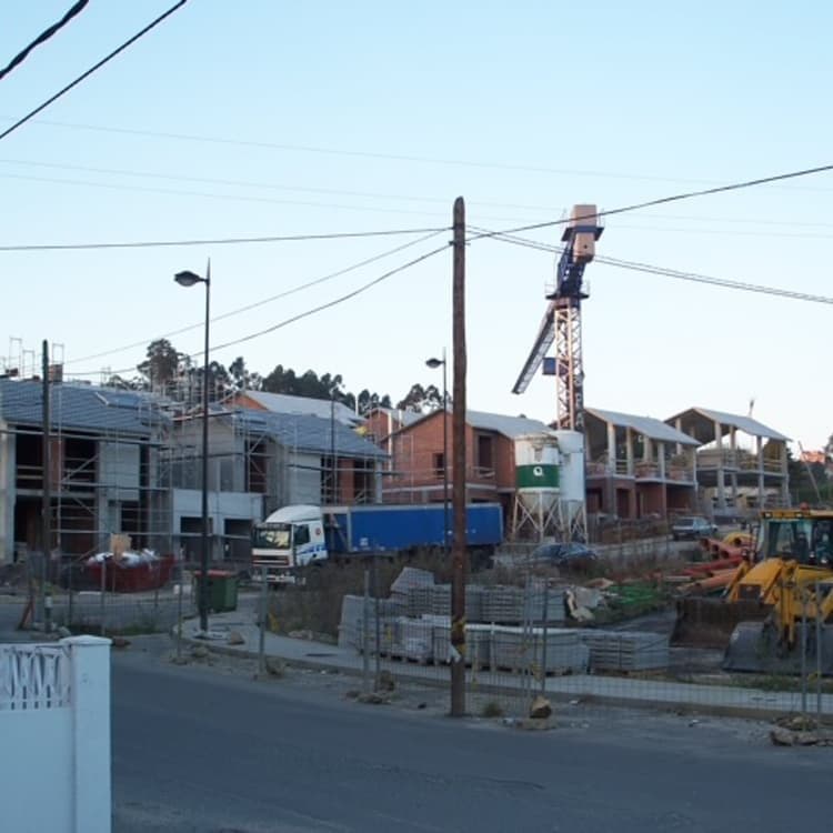 Obra nueva de Condega con grúa torre en A Coruña